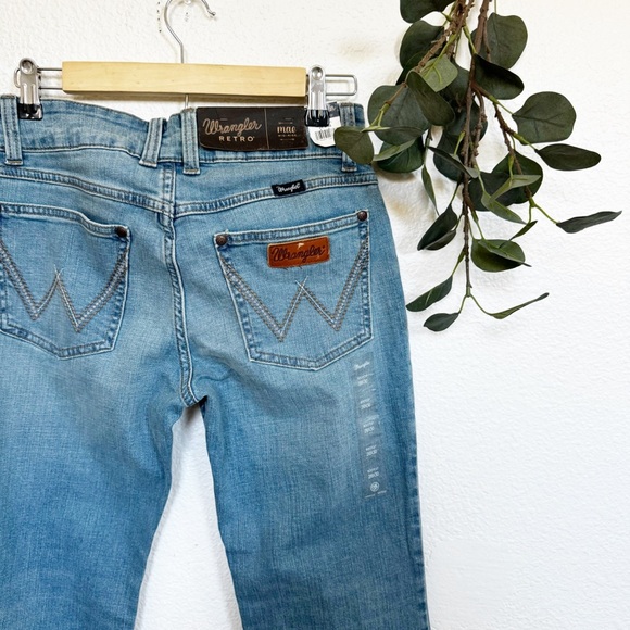 Wrangler- New never worn Retro Mae Mid Rise Bootcut Jeans 28X30 - Picture 6 of 16